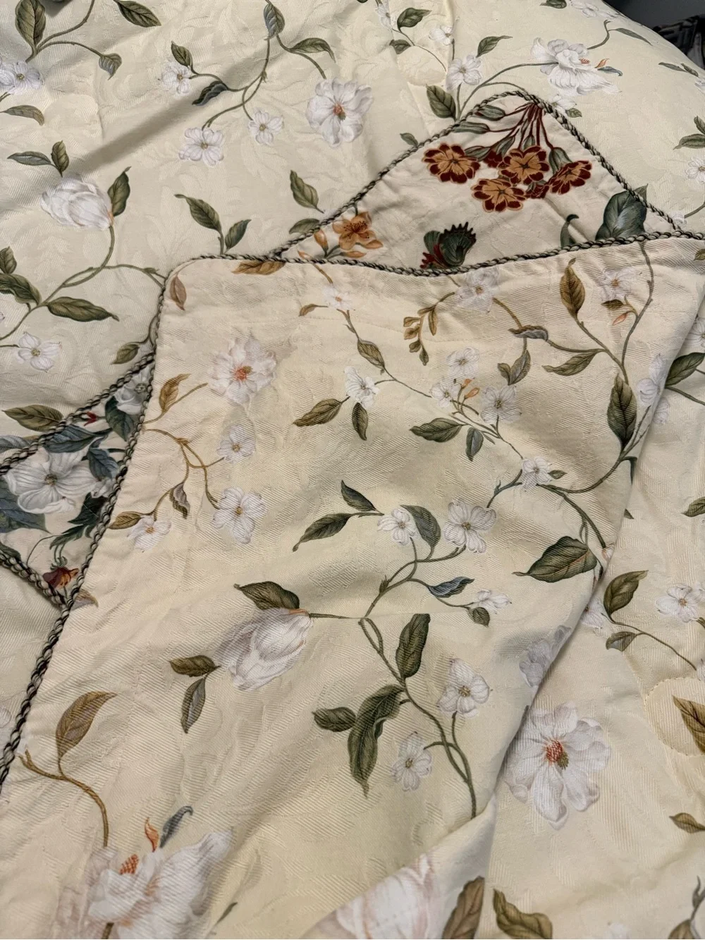 Reversible designer Waverly Floral Cream Botanical comforter and shams